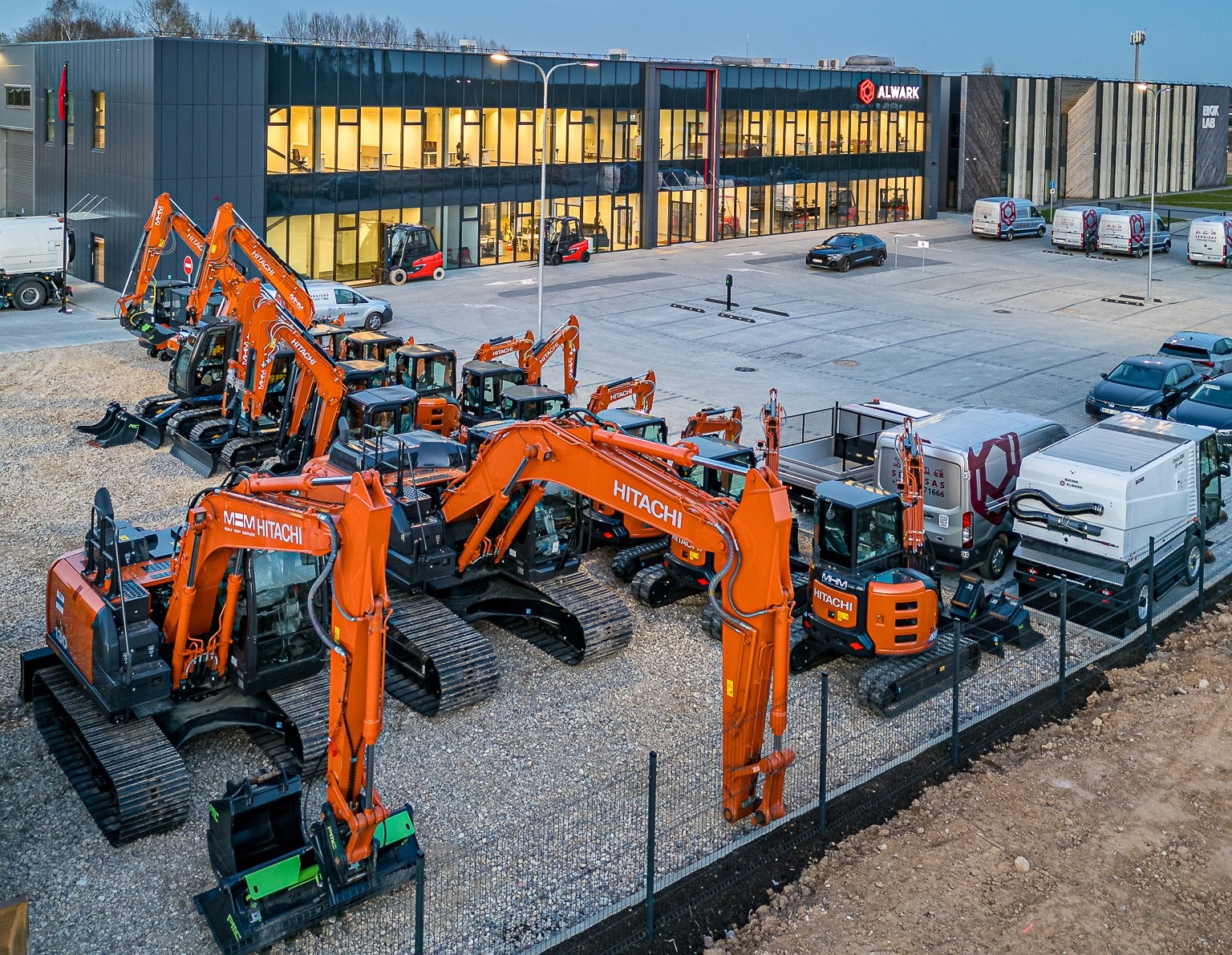 Mobile Heavy Machinery prisijungia prie Alwark